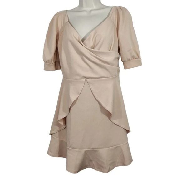 Boohoo Dresses & Skirts - Boohoo Beige Surplice V-neck Mini Dress Women Size 16 Short Sleeve FLAW